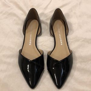 Pointed toe black flats